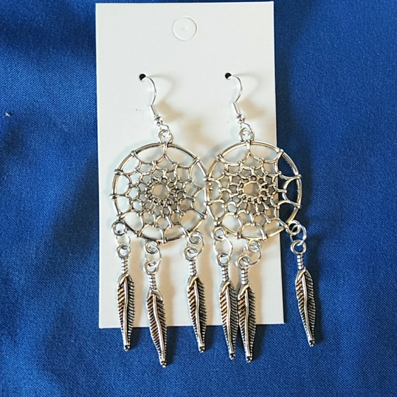 Handmade Silver dreamcatcher dangling earrings - Picture 3 of 3
